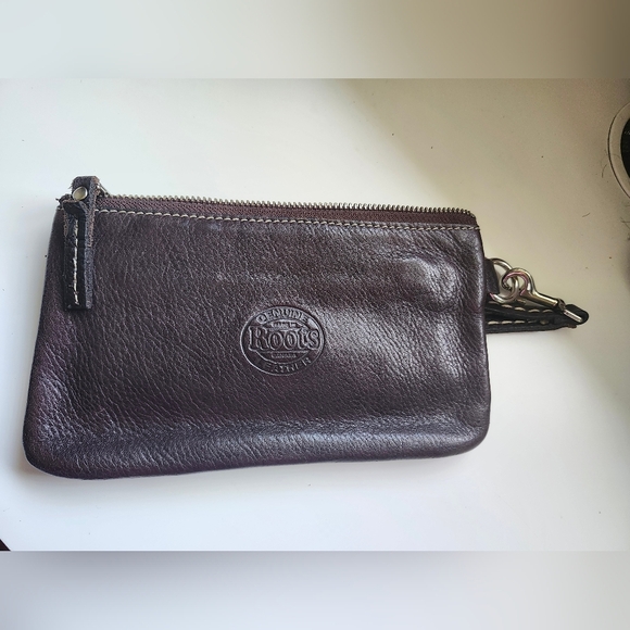 Roots Learher Brown Leather Wristlet Bag Turn Lock, Zip For Men And Woman - Picture 4 of 8